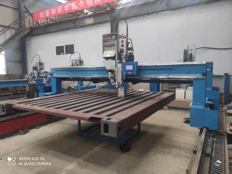 集裝箱門(mén)板自動(dòng)焊接設備交付使用投入生產(chǎn)