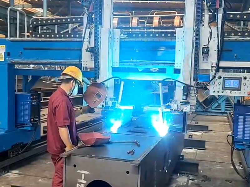 箱型柱自動(dòng)焊設備